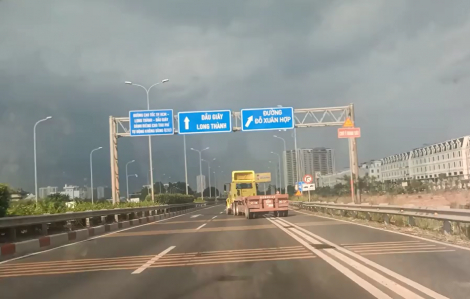 Xác minh clip xe đầu kéo lạng lách, đánh võng trên cao tốc
