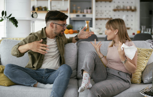 Bạn trai bất ngờ đòi lại tiền bất chấp tôi chưa có khả năng chi trả