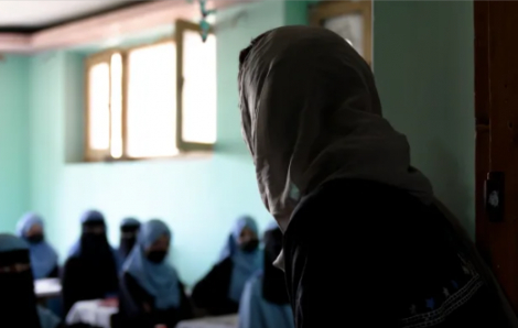Cánh cửa trường học hoàn toàn khép lại với phụ nữ và trẻ em gái Afghanistan