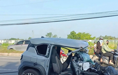 Ô tô điện húc đuôi xe chở rác ở Vĩnh Long khiến 2 người tử vong