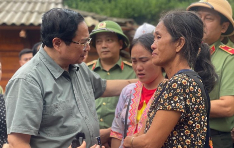 Thủ tướng kêu gọi người dân cả nước chung tay hỗ trợ người dân vùng lũ