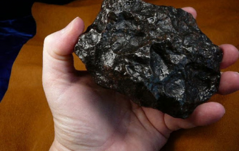 Cặp đôi thầy cúng lừa đảo 20 tỉ đồng bằng kịch bản "thiên thạch cổ xưa"