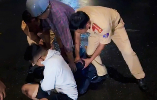 CSGT Hà Nội phối hợp cùng Công an xã bắt giữ người đàn ông mua bán trái phép chất ma túy