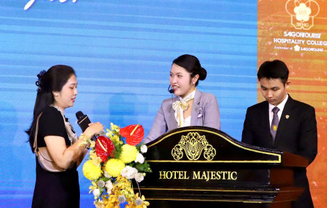 Sinh viên nhiều trường ở TPHCM tranh tài kỹ năng làm lễ tân