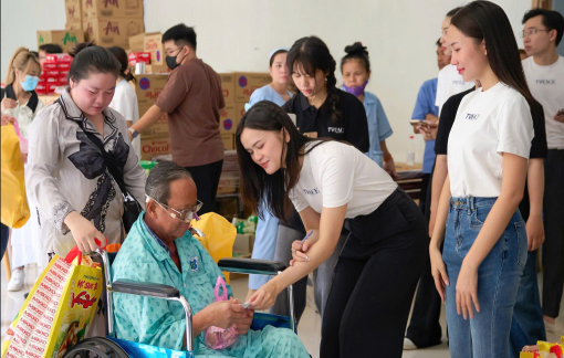 “Gương mặt truyền hình – The TVFACE 2025” trao 1.000 phần quà cho bệnh nhân ung bướu