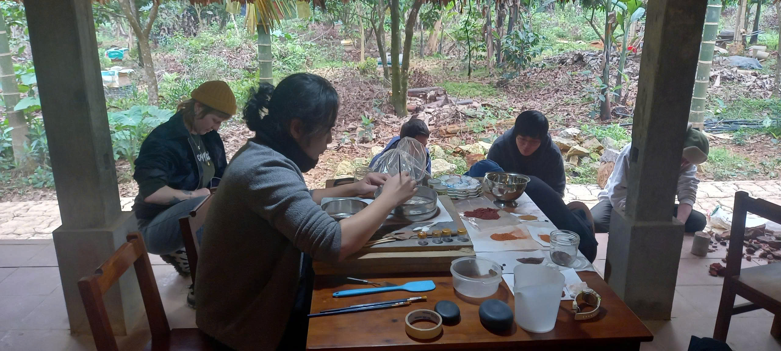 Workshop làm màu vẽ từ đất, 2023