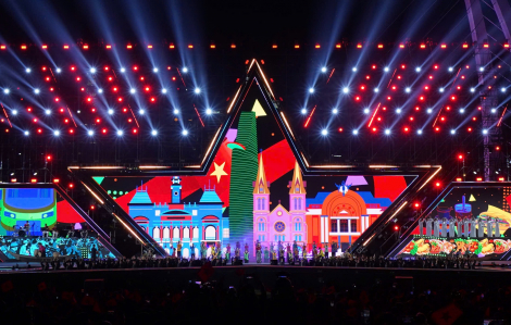 Cầu truyền hình “Dưới cờ vinh quang”: Khúc tráng ca hào hùng