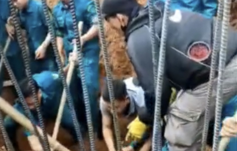 Một công nhân tử vong do bị đất sạt lở vùi lấp ở Quảng Ngãi