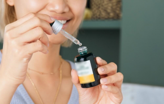 Da dầu, da nhạy cảm có nên dùng serum vitamin C?