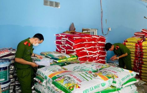 Phát hiện 77 tấn sản phẩm sử dụng trong nông nghiệp không rõ nguồn gốc