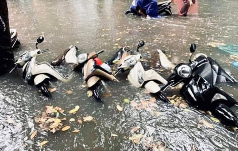 Chạy xe điện trong mùa mưa có nguy hiểm không?