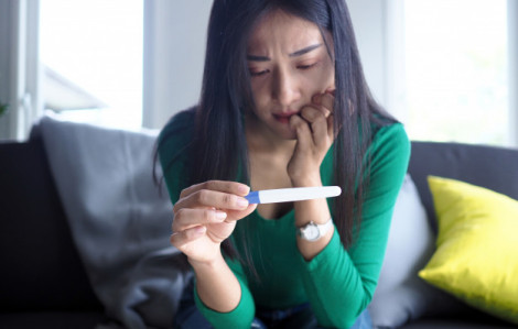Muộn con và những câu hỏi tổn thương sâu sắc