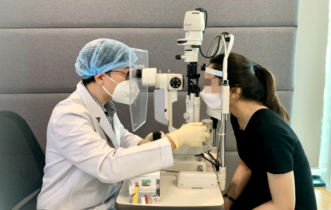 Tưởng tăng độ cận, người trẻ đi khám phát hiện đục thủy tinh thể