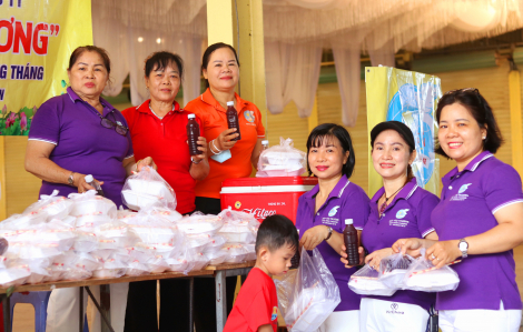 Chị em phường Bình Tân cùng lập “Bếp yêu thương”