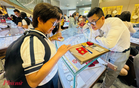 Giá vàng lao dốc