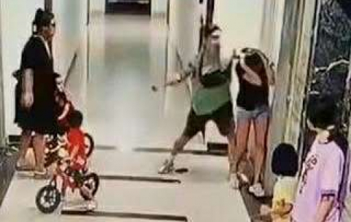 Người đàn ông hành hung phụ nữ ở chung cư: Nạn nhân biết cách đỡ đòn nên không nguy hiểm tính mạng