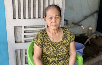 Bệnh hiểm nghèo, vẫn gồng gánh nuôi 4 cháu nhỏ