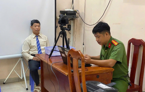 Gần 2.500 đảng viên phường Tân Sơn Nhất được cấp đổi thẻ mới