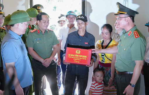 Bộ Công an phát động xây dựng 500 căn nhà và trường học cho người dân vùng lũ Nghệ An