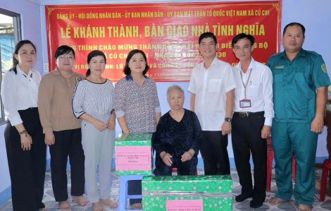 Bàn giao nhà tình nghĩa Quân - Dân cho con liệt sĩ tại xã Củ Chi