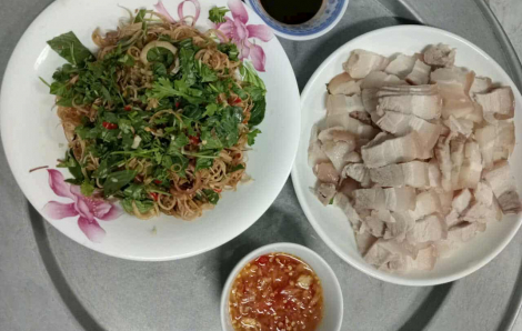 Món gỏi bắp chuối chua của ba