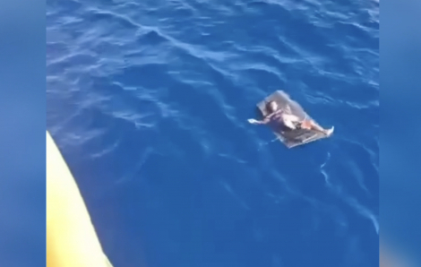 Ngư dân sống sót sau 24 giờ lênh đênh trên biển nhờ bám vào tấm nệm