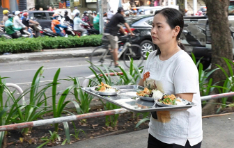 Gỏi khô bò công viên Lê Văn Tám, món ăn vặt...huyền thoại