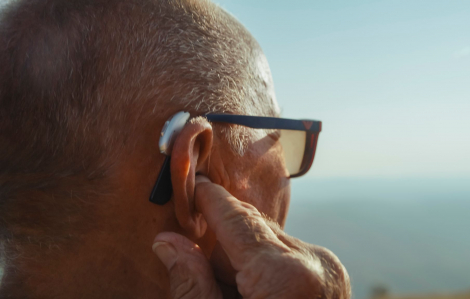 Kính ''siêu năng lực'' giúp người khiếm thính nghe rõ hơn