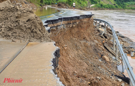 Nghệ An chi 300 tỉ đồng khắc phục các tuyến đường bị hư hỏng sau lũ