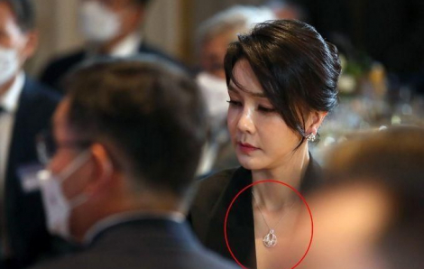 Những món quà xa xỉ khiến cựu đệ nhất phu nhân ngồi tù