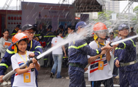 Triển lãm Phòng cháy chữa cháy và cứu nạn cứu hộ 2025: Nhiều trải nghiệm thực tế cho người dân