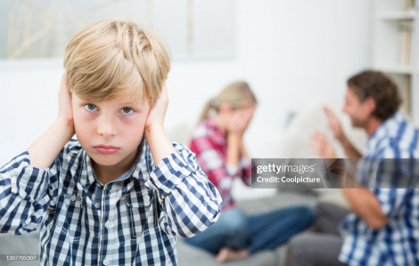 Cha bạo hành khi biết sự thật về con