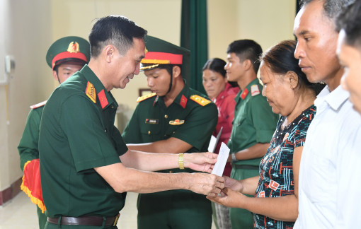 An Giang trao 66 căn nhà “mái ấm hậu phương”