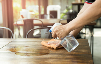 Ngột ngạt với ông chồng quá sạch sẽ