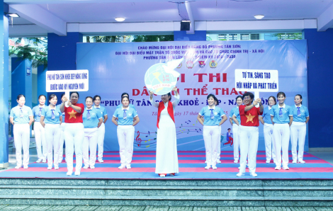 Gần 200 cán bộ, hội viên phụ nữ phường Tân Sơn hòa mình chơi dân vũ