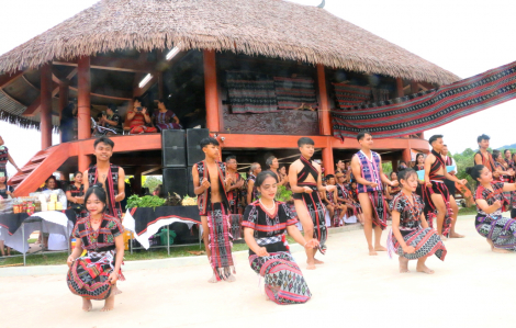 Hồi sinh nghề dệt, thắp sáng tương lai cho phụ nữ Tà Ôi