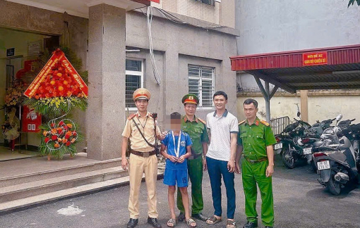 Cháu bé 13 tuổi đi lạc từ Bắc Ninh lên Hà Nội được cảnh sát hỗ trợ trở về an toàn