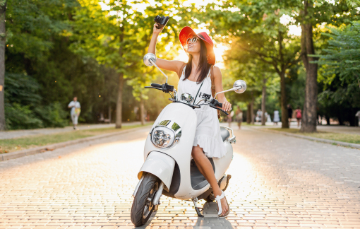 Sự êm ái của xe điện và nỗi ám ảnh trạm sạc