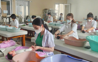 Nhiều ngành đào tạo ngắn hạn đang “sốt”, học viên đổ xô đi học để chuyển nghề
