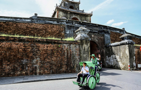 Đến Huế trải nghiệm dịch vụ Grab xích lô