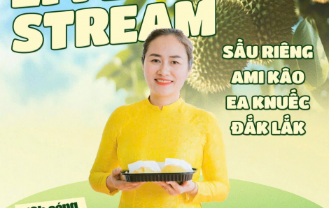 Nữ Bí thư xã livestream cùng bà con buôn làng bán sầu riêng