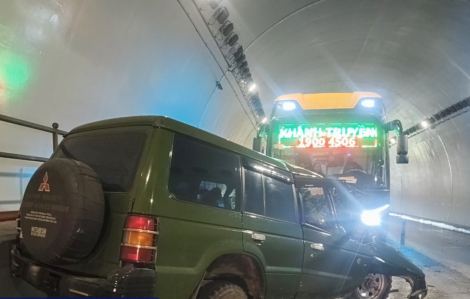 Xe khách va chạm xe ô tô trong hầm Đèo Ngang, 2 người tử vong