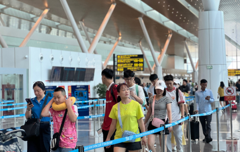 Nhà ga T3 nhộn nhịp, vẫn có hành khách đi nhầm