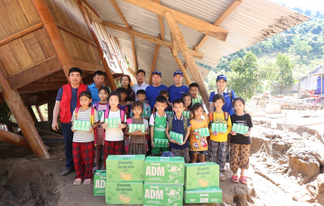 Vinamilk hỗ trợ đồng bào Nghệ An khắc phục hậu quả thiên tai