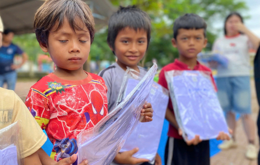 Đi, chia sẻ và thương...
