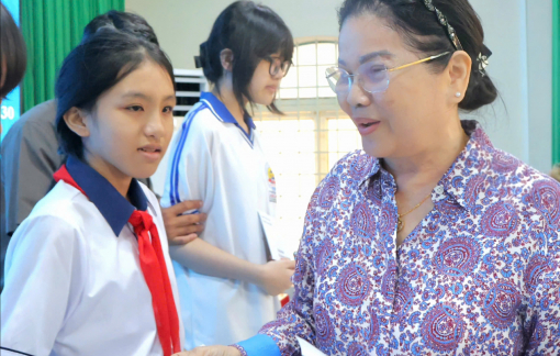 Học bổng “Tiếp sức đến trường” - nối dài ước mơ tri thức cho học sinh khó khăn