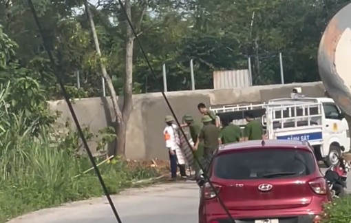 Phát hiện 2 thi thể đã phân hủy dưới mương nước bên đường ở Nghệ An