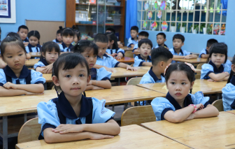 Sáng nay, học sinh lớp Một, Chín, Mười hai TPHCM tựu trường