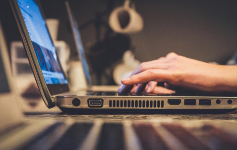 Bé gái 12 tuổi điều hành trang web khiêu dâm ở Malaysia