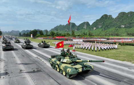 Hợp luyện diễu binh ở Quảng trường Ba Đình lần đầu tiên vào tối 21/8